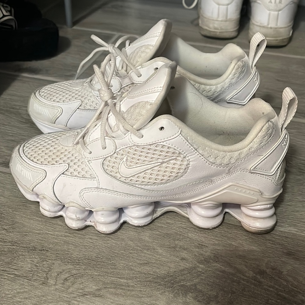 Nike womens shox
